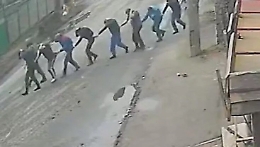 Così i russi hanno massacrato i civili a Bucha: il video choc del NYT