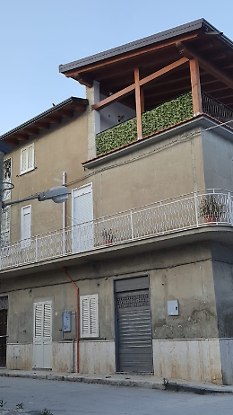 La protesta degli sfollati di Ravanusa: «Il Comune ci nega i sopralluoghi nelle nostre case»