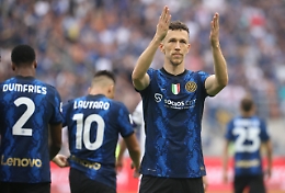 Inter-Samp: Perisic fuori in barella, ovazione San Siro