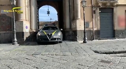 Catania, estorsioni, droga e armi: 3 ordini di carcerazione per clan "Santapaola-Ercolano"