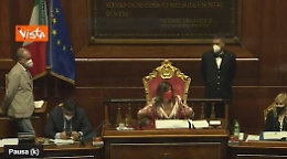 Granato in Senato senza mascherina, Casellati: «O la indossa o lasci l'aula»