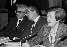 De Mita, l'uomo dei "ragionamendi" e delle partite a tressette. Mattarella: "Mi strappò all'università, un innovatore nel nome di Sturzo"