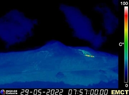 Etna, all'alba una nuova bocca nella Valle del Bove
