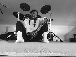 La vittoriese Carola Avola a "The band": «Suono la batteria e porto i tacchi»