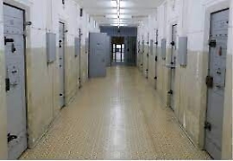 "Casette dell'amore" nelle carceri dove i detenuti potranno fare sesso con i partner, il Coisp dice no: «Luogo per impartire ordini»