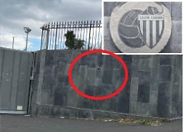 Hanno rubato il simbolo del Catania all'ingresso di Torre del Grifo
