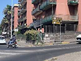 Circonvallazione di Catania: segnaletica stradale rovesciata