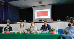 Marmellate agli studenti da arance di agrumeti confiscati