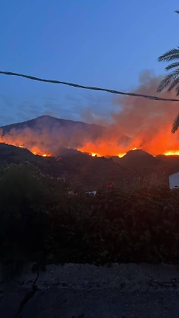 Incendio a Stromboli, esposto del sindaco di Lipari: «Non avevamo dato alcuna autorizzazione»