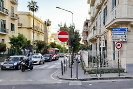 Altra donna colpita da liquido urticante nel Napoletano