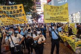 Tienanmen: polizia Hong Kong chiude parco per vietare le veglie