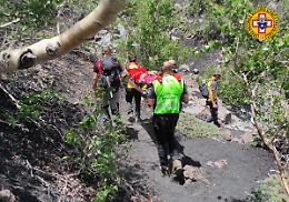 Etna, escursionista si infortuna in zona Rifugio Citelli: intervento del soccorso alpino e speleologico siciliano