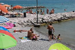 Maxirissa sul Garda, una trentina di giovani sospettati di molestie