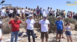 Punta Bianca ripulita da un esercito di volontari