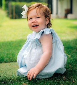 Prima foto ufficiale per Lilibet! La figlia di Meghan e Harry "star" sui social