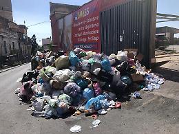 A Catania e Palermo è sempre emergenza rifiuti: discarica di Lentini di nuovo off limits