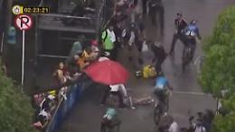 Vince la tappa del Giro e investe la moglie