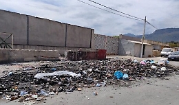 Altra notte di roghi per i rifiuti a Palermo