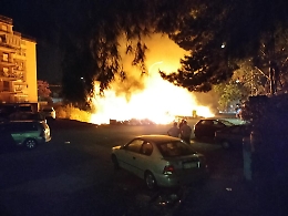 Nesima (Ct): rogo d'immondizia davanti al commissariato di Polizia