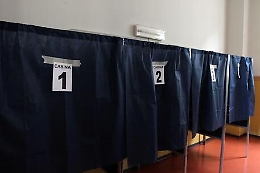 Palermo, caos alla vigilia del voto: mancano scrutatori e schede