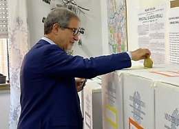 Che far&agrave; ora Musumeci? Lui non parla e aspetta. Ma De Luca: &laquo;Si dimetter&agrave; e si ricandider&agrave;&raquo;