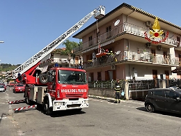 I vigili del fuoco soccorrono una persona affetta da obesità grave