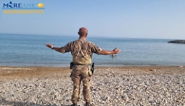 Incredibile: per fare rispettare il divieto di balneazione scende in campo l'esercito