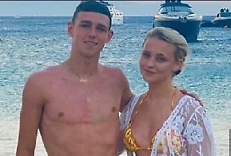 Foden e la lite con Rebecca nel lussuoso resort: «Pensi che sia una testa di c..zo?»