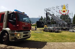 Crolla tettoia palco concerto Elisa: due feriti a Bassano