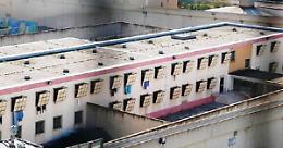 Brucia il bosco di San Pietro e le fiamme arrivano anche nel carcere Di Lorenzo