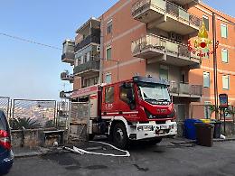 Via Nuovalucello, incendio sfiora case e centrale Enel