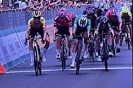 Giro Donne: Elisa Balsamo vince in volata,sua la maglia rosa