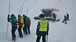 Crolla seracco di ghiaccio in Marmolada: morti e feriti
