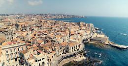 Gli stilisti celebrano 10 anni di alta moda in Italia: oltre 700 ospiti