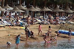 Bimbo morto a Sharm, lo zio: "Segnati per sempre"