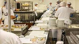 Catania, il cuoco della mensa ospedaliera rubava la spesa tutte le mattine: denunciato