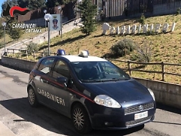 Minacce e violenze alla moglie che voleva lasciarlo: arrestato