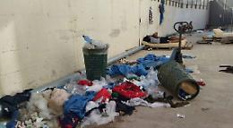 Lampedusa, gli sbarchi aumenteranno e la Prefettura svuota l'hotspot