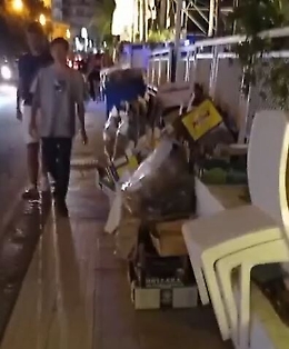 Il "Munnizzapiede" del lungomare di Giardini Naxos