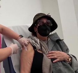 Covid, via alla quarta dose del vaccino per tutti gli over 60