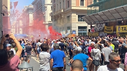 Taxi: a Roma prosegue protesta, manifestanti urlano "oltranza"