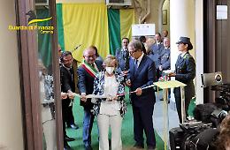 La caserma diventa museo: in mostra i reperti archeologici confiscati dalla Gdf