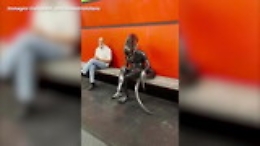 Alien in metropolitana, l'"esperimento" del Piccolo di Milano