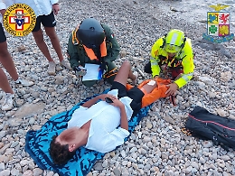 Giovane cade sulla scogliera della Riserva dello Zingaro: soccorso e salvato