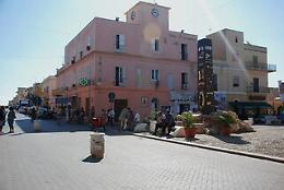 I Nas setacciano a tappeto Lampedusa