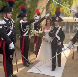 Cefalù, picchetto d'onore per la carabiniera e la sua sposa