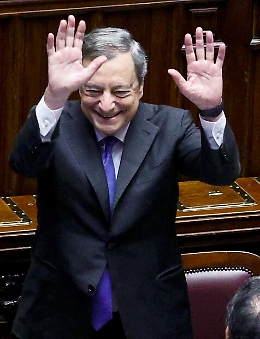 Draghi si commuove: "Anche i banchieri hanno un cuore"