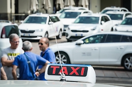 Taxi: alla Camera emendamento governo per lo stralcio art.10