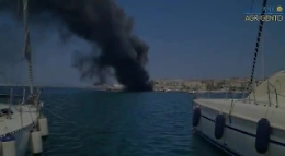 Marsala, incendio in porto: distrutte quattro barche