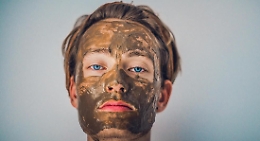 Italiani sempre più vecchi, boom di creme antietà